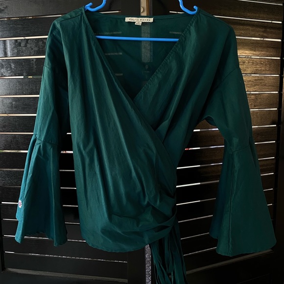 Gorgeous wrap top - Picture 2 of 3